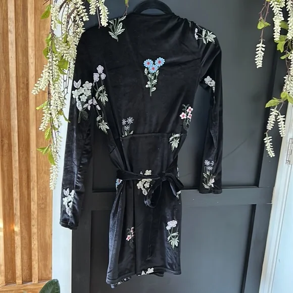 Stradivarius Floral Embroidered Wrap Dress. Size S - Picture 3 of 12